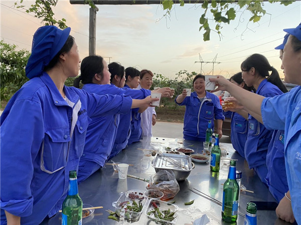 1622513068631183.jpg 今世康公司櫻桃采摘自助燒烤團建活動14.jpg