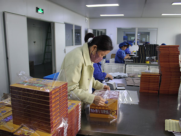 判斷膏藥oem加工廠家的優(yōu)劣方法，貼牌選廠就用它